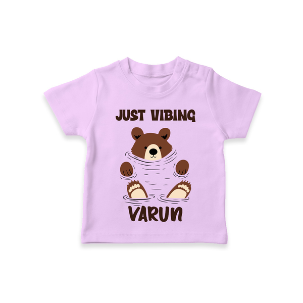 Just Vibing Bear – Personalised Kids T-Shirt - LILAC - 0-5 Months Old (Chest 17")