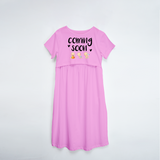 "Baby Coming Soon "- Comfort Fit Maternity Maxi Dress With Prints - LIGHT PINK - XS XS(Chest 32")