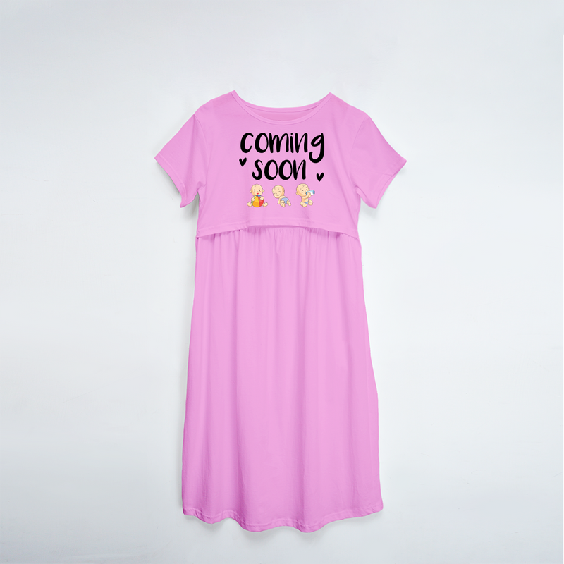 "Baby Coming Soon "- Comfort Fit Maternity Maxi Dress With Prints - LIGHT PINK - XS XS(Chest 32")