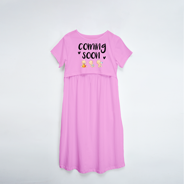 "Baby Coming Soon "- Comfort Fit Maternity Maxi Dress With Prints - LIGHT PINK - XS XS(Chest 32")