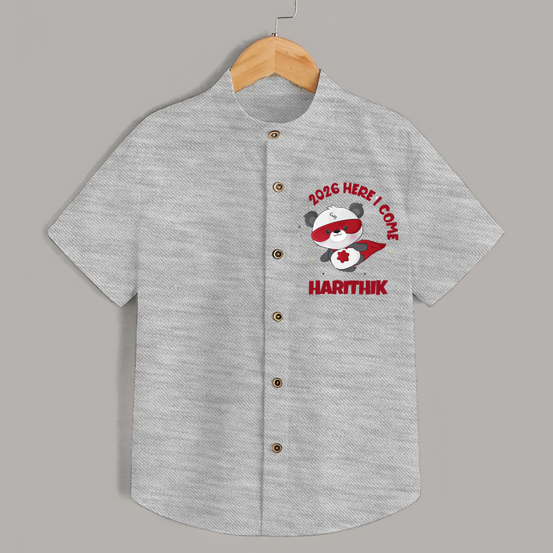 2026 HERE I COME – SUPER PANDA | Personalised Shirt for Kids - GREY - 0 - 6 Months Old (Chest 23")