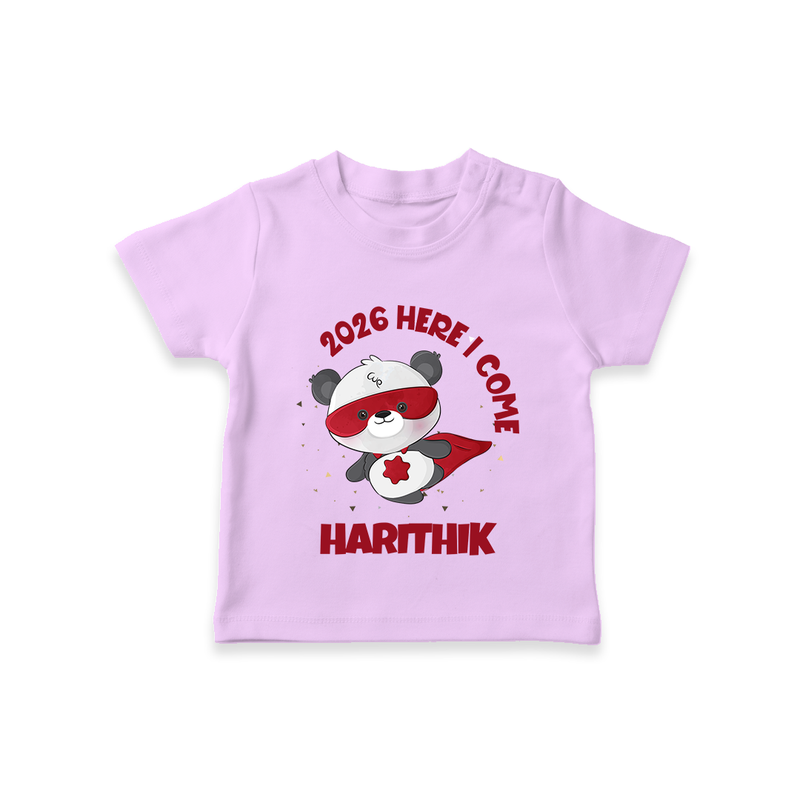 2026 HERE I COME – SUPER PANDA | Personalised T-Shirt for Kids - LILAC - 0-5 Months Old (Chest 17")
