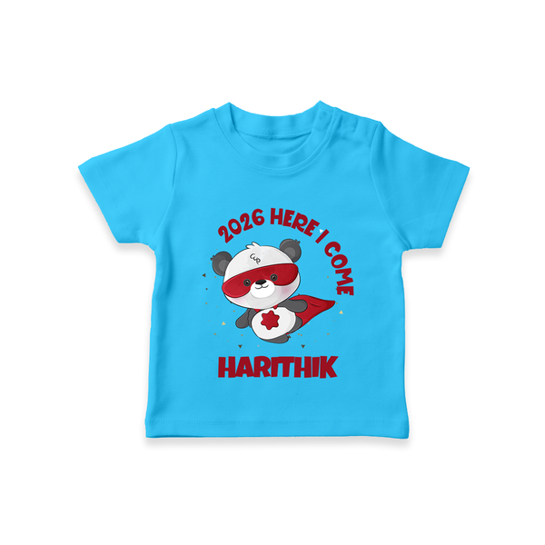 2026 HERE I COME – SUPER PANDA | Personalised T-Shirt for Kids - SKY BLUE - 0-5 Months Old (Chest 17")