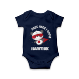2026 HERE I COME – SUPER PANDA | Personalised Romper for Kids - NAVY BLUE - New Born (Chest 14")