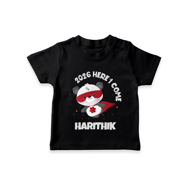2026 HERE I COME – SUPER PANDA | Personalised T-Shirt for Kids - BLACK - 0-5 Months Old (Chest 17")