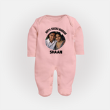 Happy Rakhi Cute Kids Print Fullbody Suit – boy-girl sitting and tying rakhi illustration. - BABY PINK - New Born (Chest 7.5")